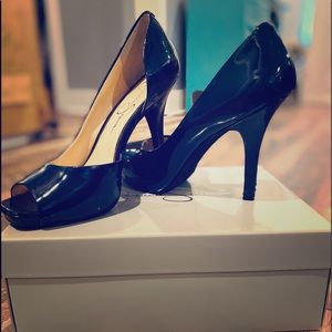 Jessica Simpson “Josette” open toe navy pump